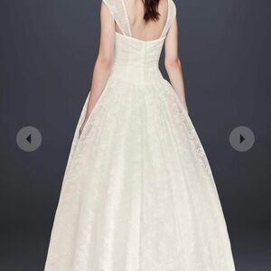 David's Bridal ivory Lace Wedding Dress detachable straps